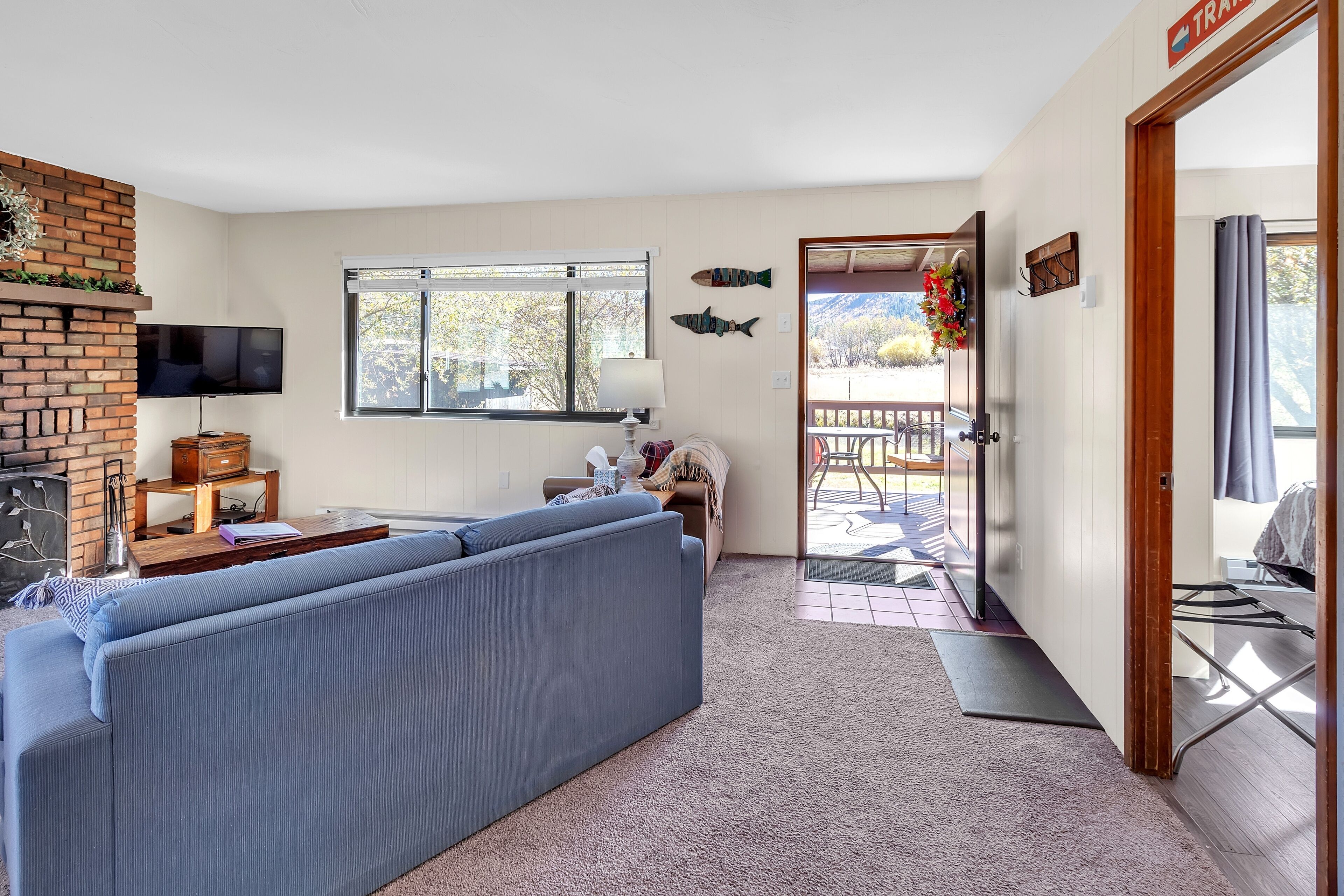 Cabin, 2 Bedrooms | Living area