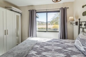 2 habitaciones, escritorio y espacio para trabajar con laptop 