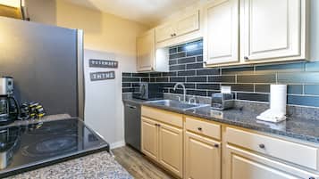 Leilighet, 2 soverom | Eget kjøkken | Kjøleskap, ovn, kaffetrakter/tekoker og brødrister