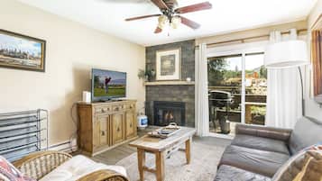 Leilighet, 2 soverom | Oppholdsområde | Smart-TV