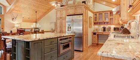 House, 4 Bedrooms | Private kitchen | Fridge, oven, coffee/tea maker, toaster