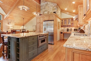 House, 4 Bedrooms | Private kitchen | Fridge, oven, coffee/tea maker, toaster - 4515 Bighorn Road 4 Bedroom Home (Vail)