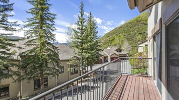 Townhome, 4 Bedrooms | Property grounds