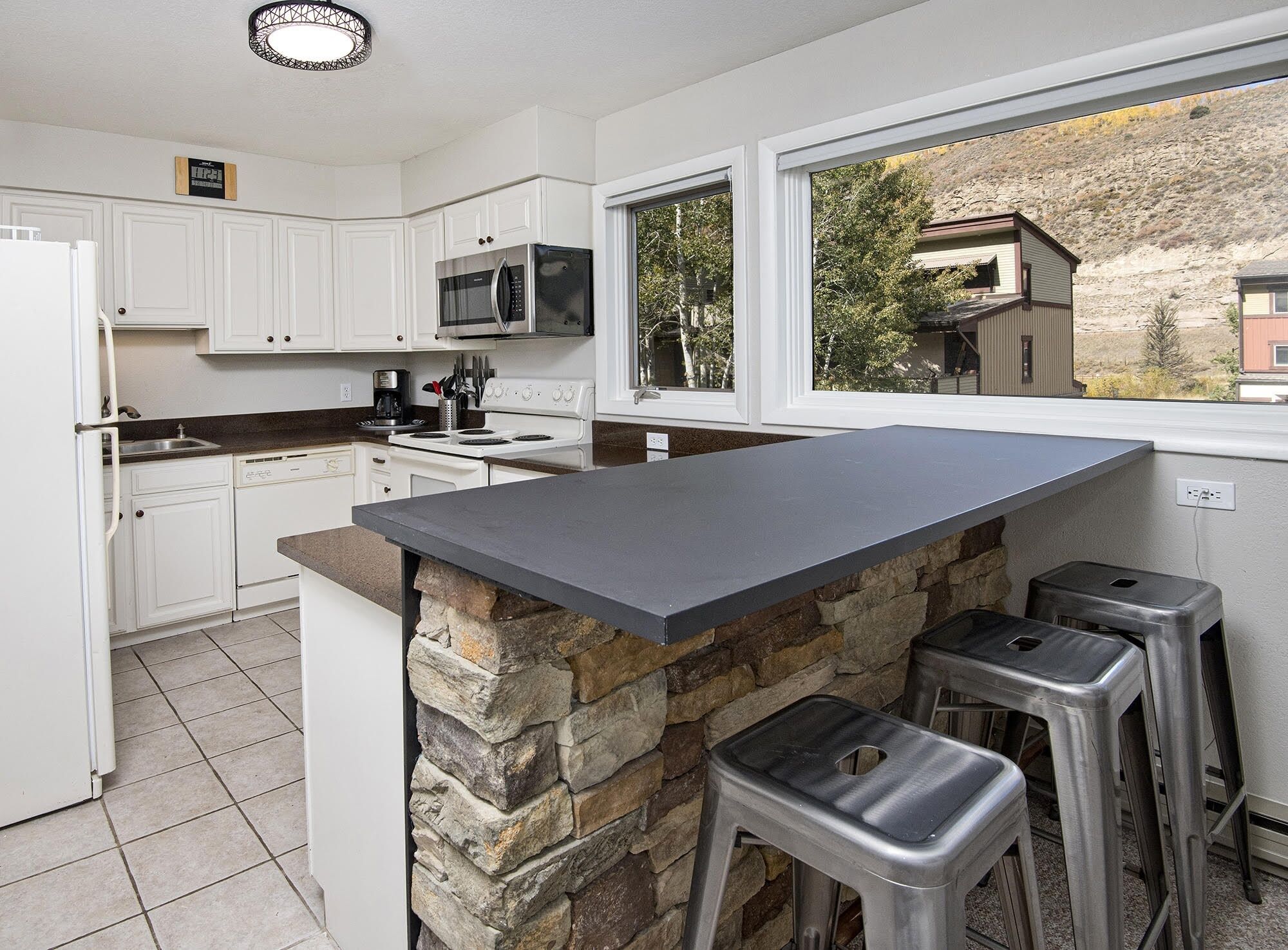 Private kitchen | Fridge, oven, coffee/tea maker, toaster