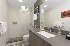 Condo, 1 Bedroom | Bathroom | Towels, shampoo