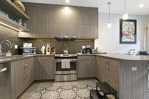 Condo, 1 Bedroom | Private kitchen