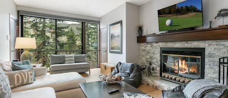 Condo, 2 Bedrooms | Living area