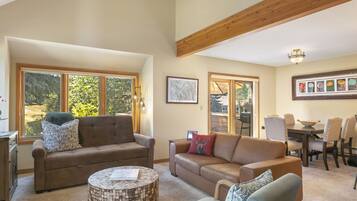 Townhouse, 2 kamar tidur | Area keluarga | Smart TV