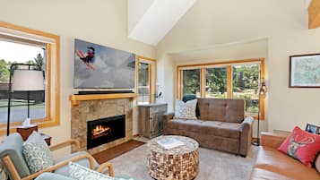 Townhome - 2 sovrum | Vardagsrum | Smart-tv