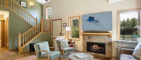 Townhome - 2 sovrum | Vardagsrum | Smart-tv