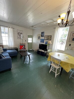 Villa, 3 Bedrooms | Interior - Friendly Inn Limit 5 3 Bedroom Cottage (Sebago)