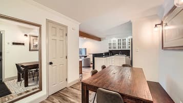 Condo, 2 Bedrooms | Dining