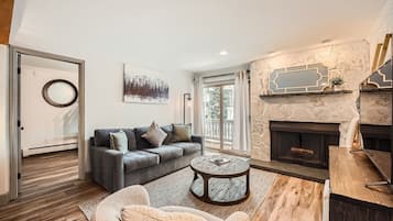 Leilighet, 2 soverom | Oppholdsområde | Smart-TV