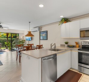 Condo, 1 Bedroom | Private kitchen