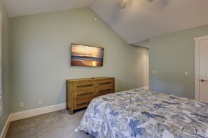 6 bedrooms, iron/ironing board, free WiFi, bed sheets