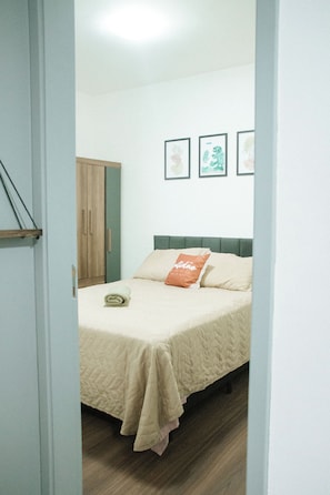 2 bedrooms, iron/ironing board, WiFi, bed sheets - Feel at home + swimming pool + 7km from Iguatemi Shopping Mall (Jardim Vera Cruz Sorocaba)