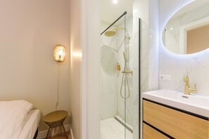 Luxury Studio, Kitchenette | Bathroom - Novallure Hofvliet (Leidschendam)