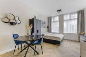 Phòng Tiêu chuẩn, trang thiết bị hỗ trợ người có khó khăn khi di chuyển | Bàn ủi/dụng cụ ủi quần áo, truy cập Internet không dây miễn phí 