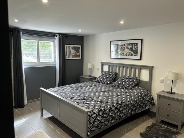 1 chambre, fer et planche à repasser, lit parapluie, Wi-Fi