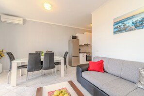 100-cm flat-screen TV with satellite channels - Apartments Lilly (Nin)