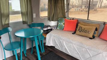 1 bedroom, bed sheets