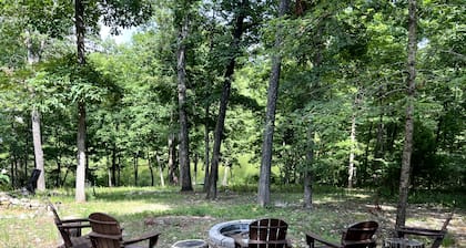 Cozy Lakefront Home - Fire Pit - Fishing