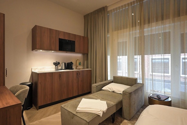 Suite de lujo | Zona de estar | Una televisión