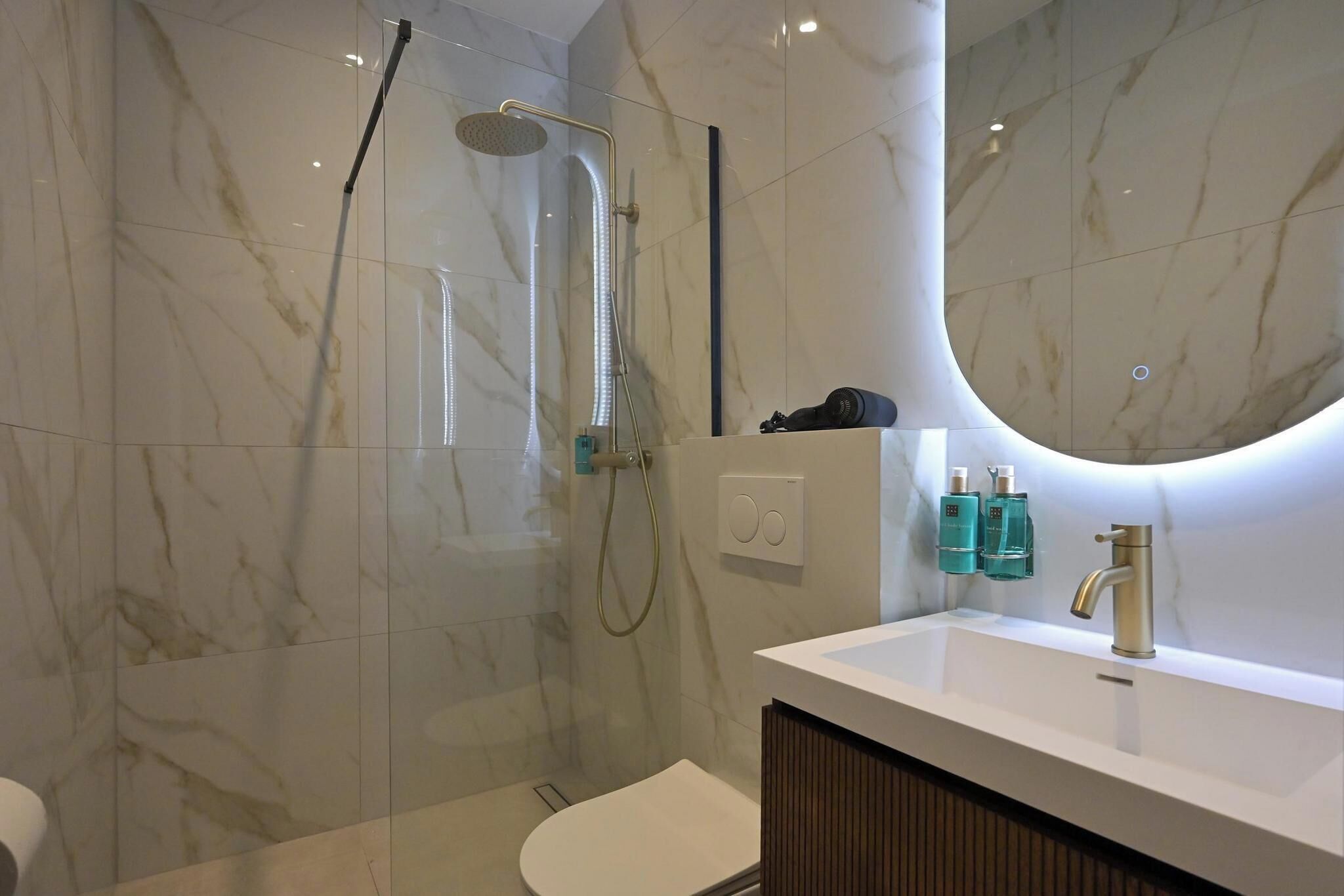 Luxury Suite | Bathroom