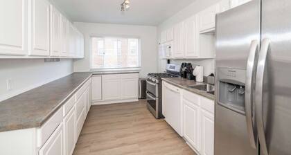 The Grand Elm Suite 1 – Sleeps 4