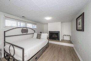 3 bedrooms, desk, iron/ironing board, travel cot