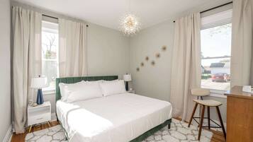 3 slaapkamers, een strijkplank/strijkijzer, reisbedje, wifi