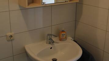 Dusche, Handtücher, Toilettenpapier