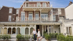 A two-story building with a balcony, large windows, and a gated entrance. - Novallure Villa Margaretha (Rijswijk)