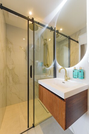Bathroom - Novallure Villa Margaretha (Rijswijk)