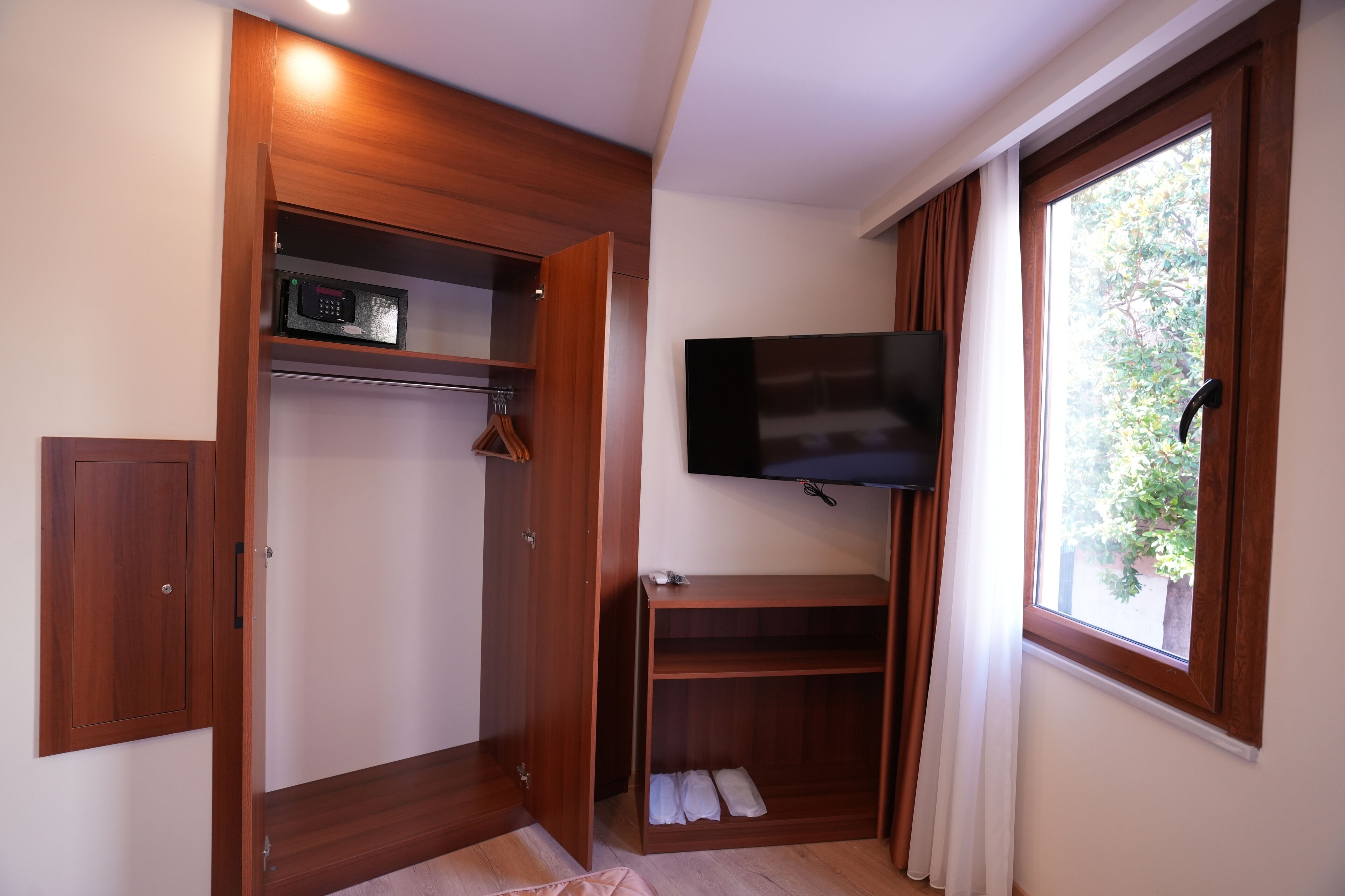 Minibar, in-room safe, blackout drapes, free WiFi