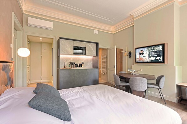 Deluxe Apartment | Free WiFi