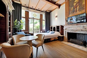 Wi-Fi gratuit, draps fournis