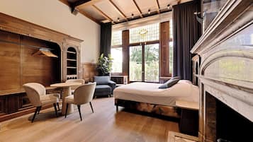 Superior Studio Suite | Free WiFi, bed sheets