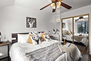 Strykjärn/strykbräda, wi-fi och sängkläder