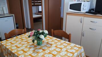 Departamento clásico, 2 habitaciones, planta baja | Servicio a la habitación