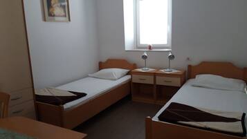 Classic Apartment, 2 Bedrooms | 2 bedrooms, soundproofing, free WiFi