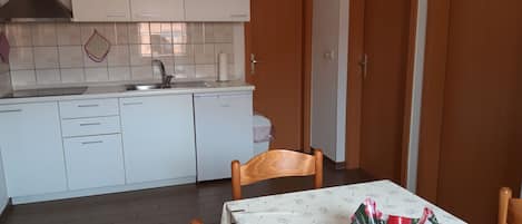 Standard-Apartment, 2 Schlafzimmer | Eigene Küche | Wasserkocher