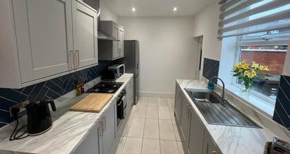Stylish Renovated Home Near Manchester City Centre