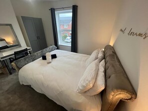 2 dormitorios, tabla de planchar con plancha, wifi gratis y ropa de cama