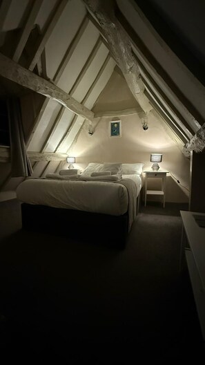Comfort Room | Desk - Red Lion Tavern (Chipping Campden)