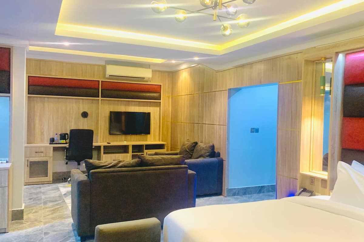 Elite-Suite, Stadtblick | 1 Schlafzimmer, Zimmersafe, Schreibtisch, laptopgeeigneter Arbeitsplatz