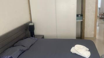 2 chambres, fer et planche Ă repasser, Wi-Fi, draps fournis