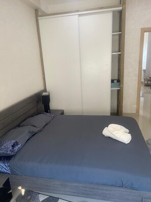 2 dormitorios, tabla de planchar con plancha, wifi y ropa de cama
