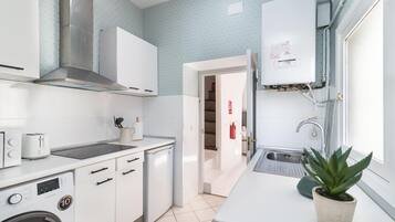 Een magnetron, een kookplaat