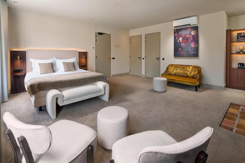 In-room safe, soundproofing, iron/ironing board, free WiFi